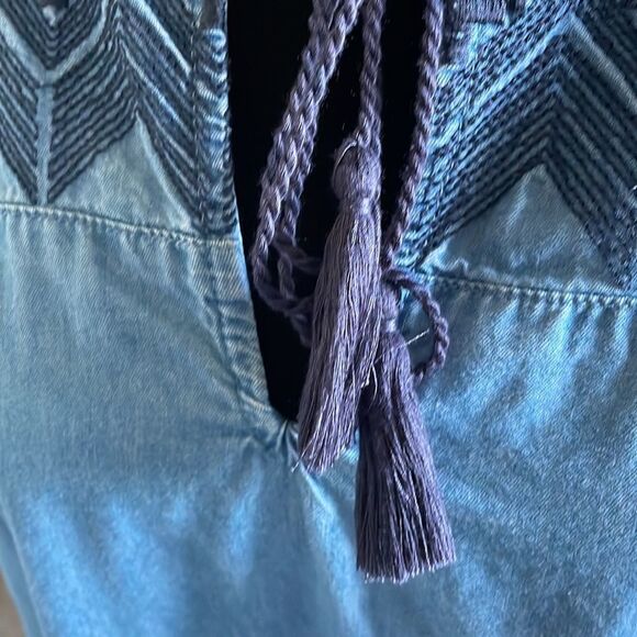 Old Navy Embroidered Short Sleeve Shift Dress - Picture 7 of 13